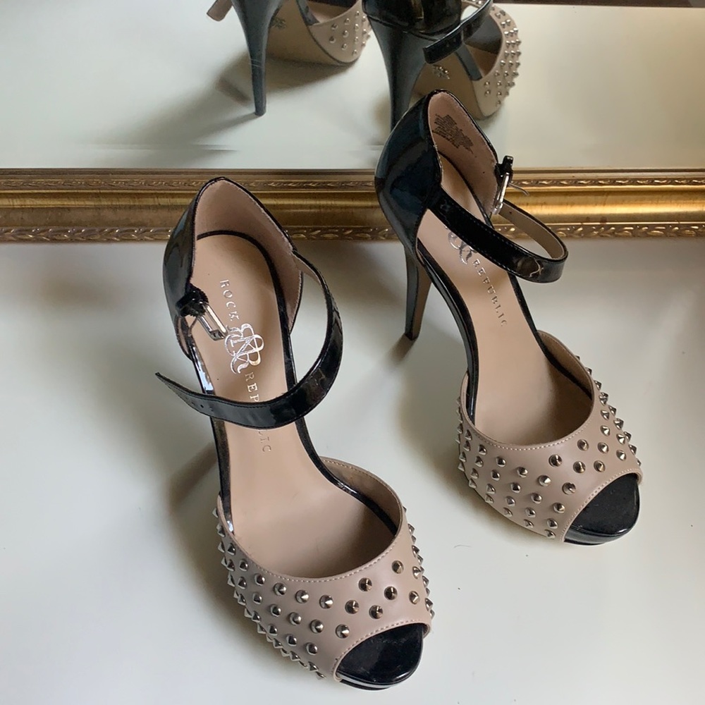 Rock&Republic Black and beige-ish heels w studs.
